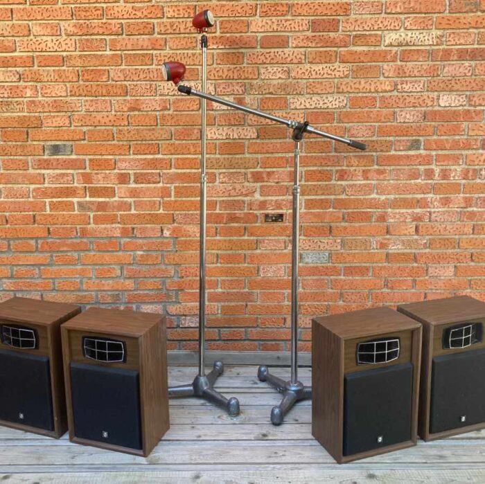 Altavoces baffles vintage de estudio de grabación sonido para atrezo