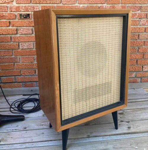 Altavoces baffles vintage de estudio de grabación sonido para atrezo