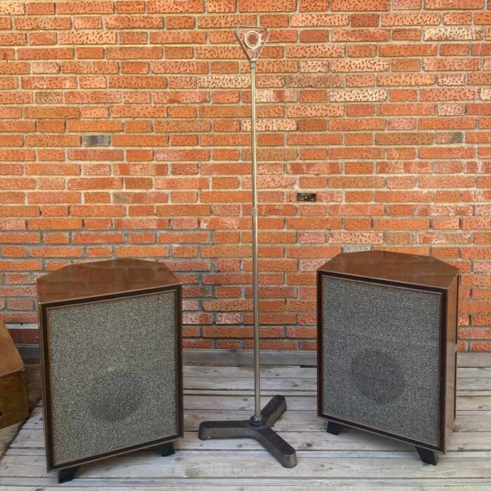 Altavoces baffles vintage de estudio de grabación sonido para atrezo