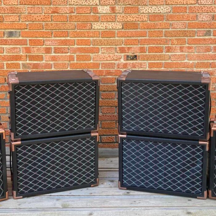 Altavoces de escenario retro para producciones musicales y TVE con ambientación vintage