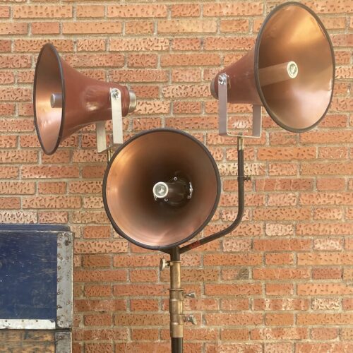 Equipo de megafonía vintage usado para órdenes de estudio y dirección en rodajes