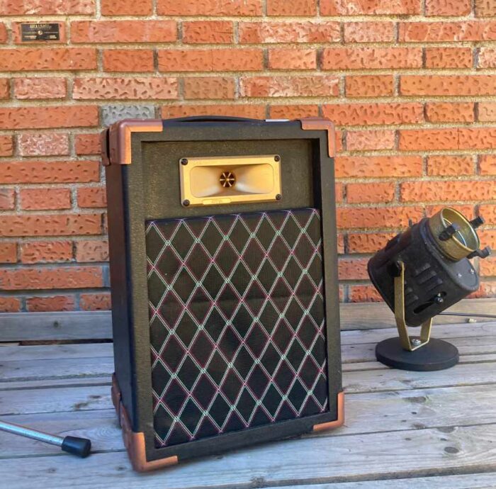 Altavoces baffles vintage de estudio de grabación sonido para atrezo