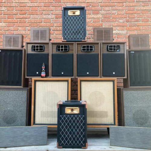 Altavoces baffles vintage de estudio de grabación sonido para atrezo