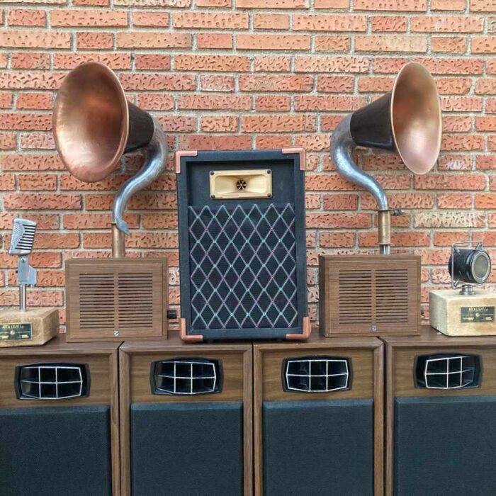 Altavoces baffles vintage de estudio de grabación sonido para atrezo