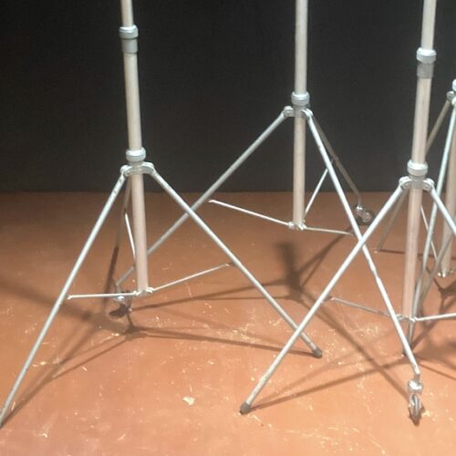 Trípode ligero de aluminio vintage para uso audiovisual, cámaras y micrófonos