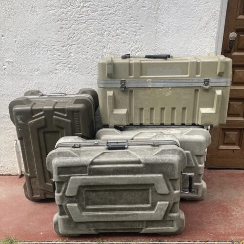 Caja técnica vintage de cámaras años 70 en plástico térmico moldeado para protección y transporte de equipos