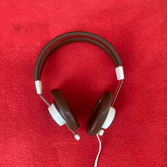 Cascos de equipo técnico de TV con intercom vintage, usados en multicámara y behind the scenes