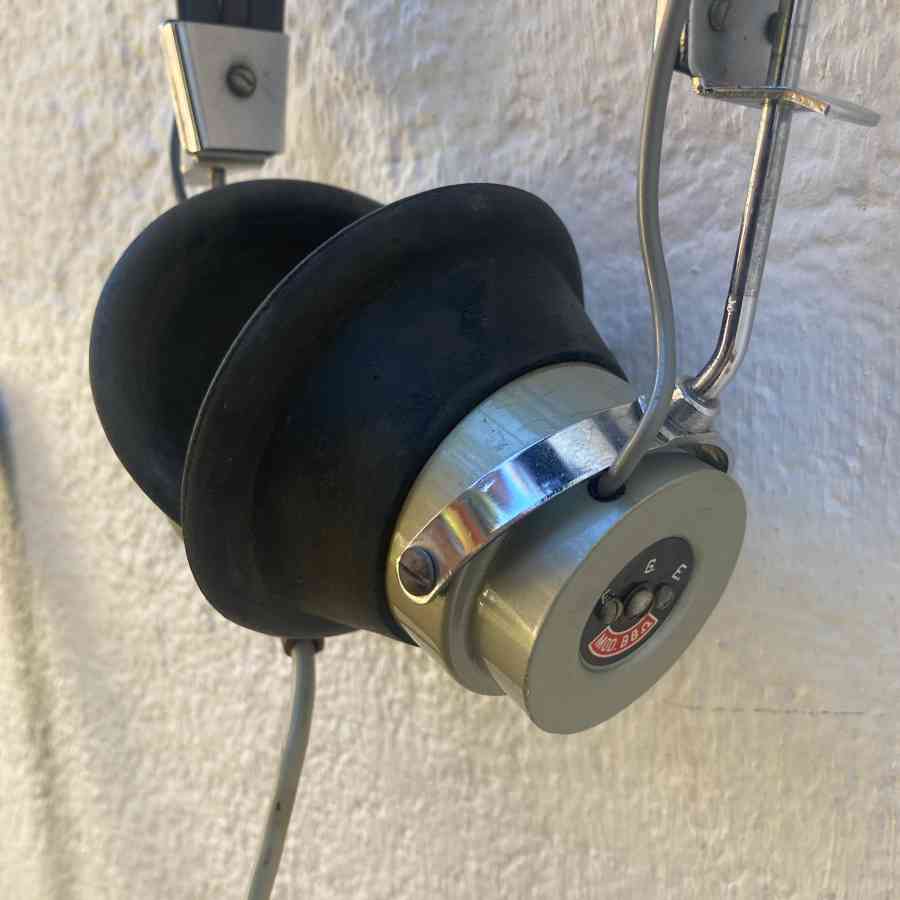 Auriculares de estudio de los años 40, vintage, usados en radio y rodajes