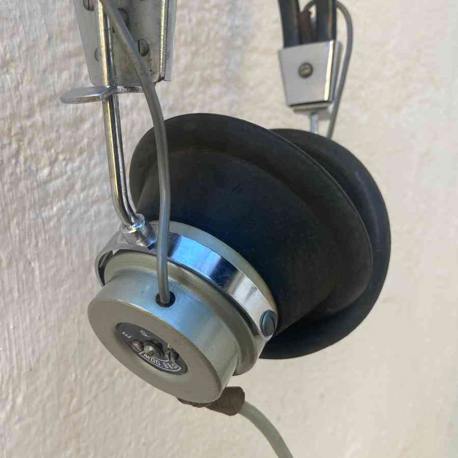 Auriculares de estudio de los años 40, vintage, usados en radio y rodajes