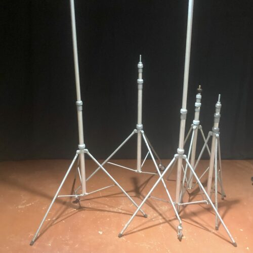 Trípode ligero de aluminio vintage para uso audiovisual, cámaras y micrófonos