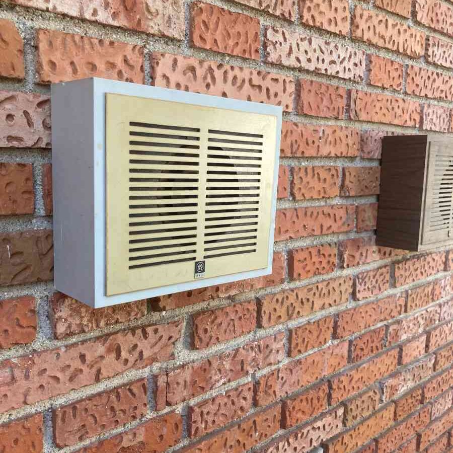 talkback es un altavoz de pared decada 1970