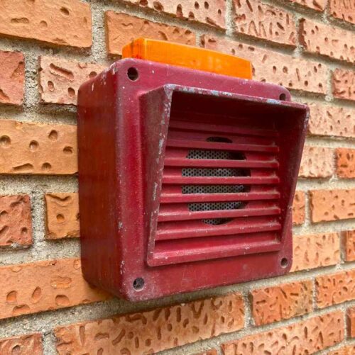 alarma antigua roja espacio de trabajo atrezo